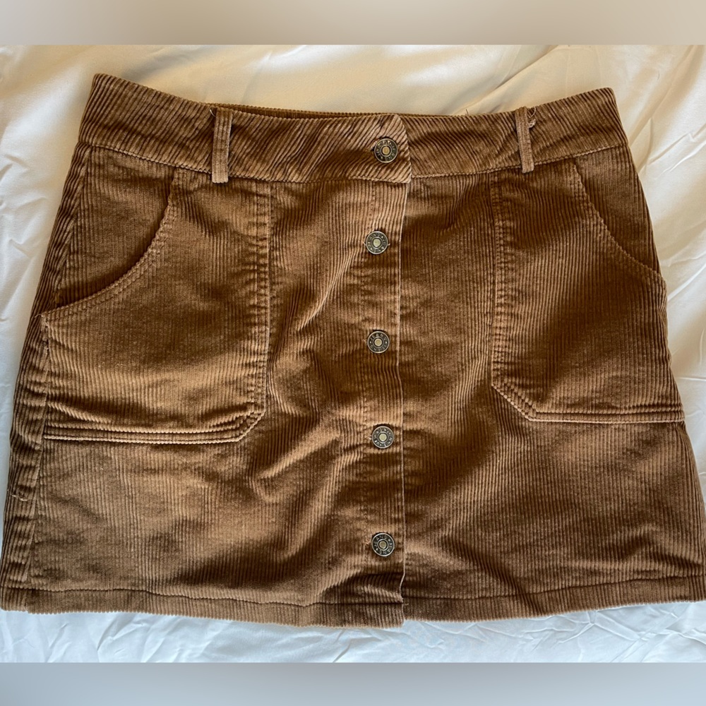Sadie & Sage brown/tan corduroy skirt.